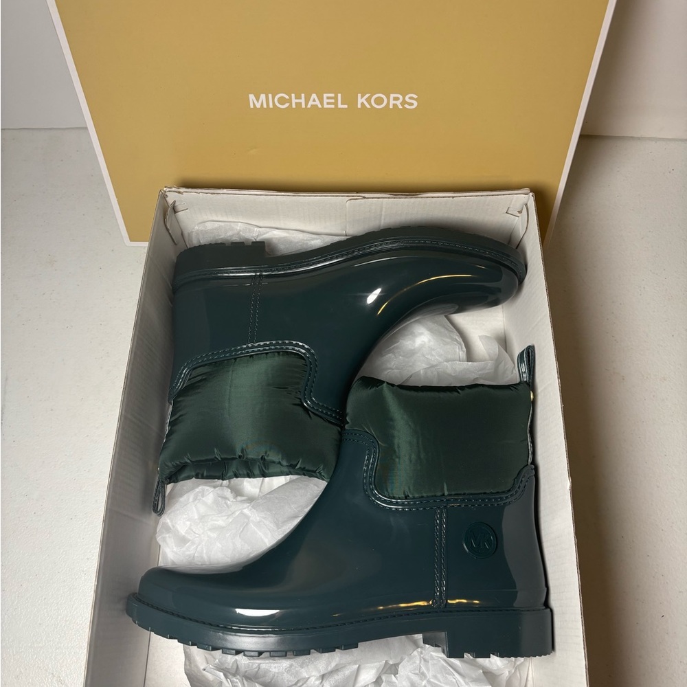New with Box Michael Kors Blakely Rainbootie size 8 in Racing Green